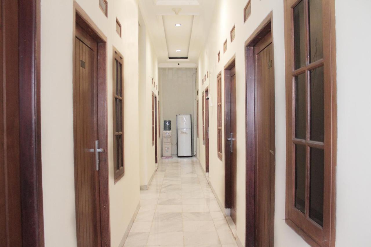 Vaccinated Staff - Oyo 152 O2 Residence Джакарта Екстериор снимка
